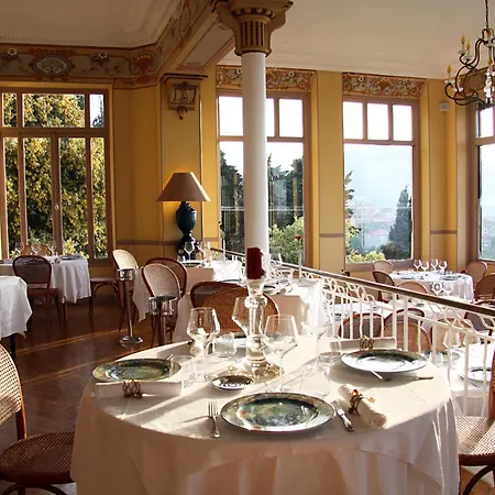 Les Roches Rouges Hotel 3*