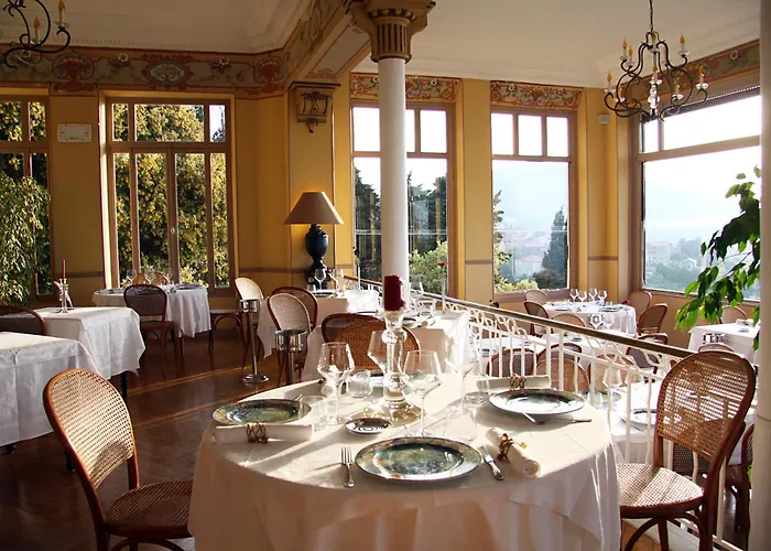 Les Roches Rouges Hotel 3*